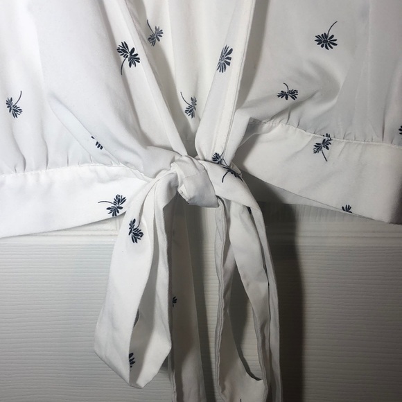 Cropped low cut cropped blouse - Picture 2 of 4